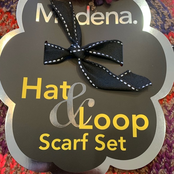 Nordstrom rack Hat & Scarf set in a box - Picture 6 of 9